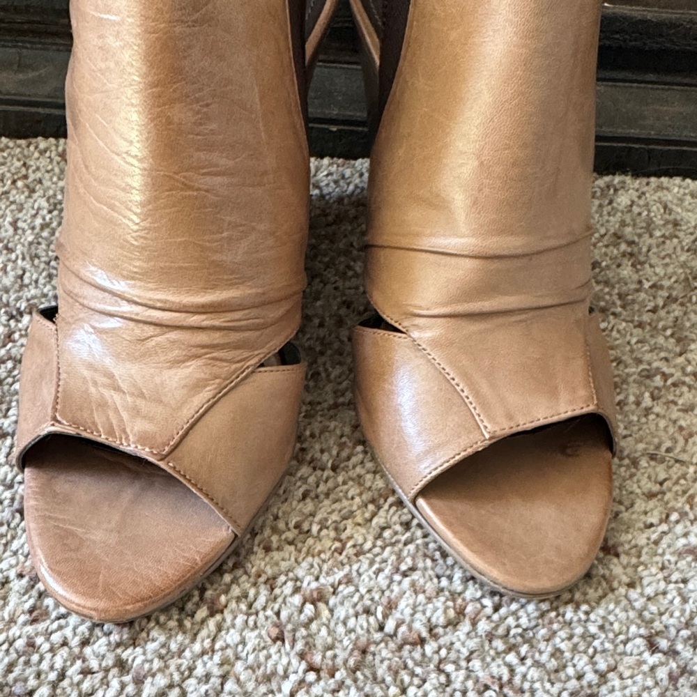 Vince Camuto Tan Leather Wedge Sandals - Picture 5 of 12